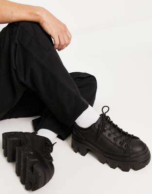 Asos Uomo Scarpe Scarpe eleganti Scarpe derby con lacci e suola spessa in pelle sintetica nera effetto vernice 