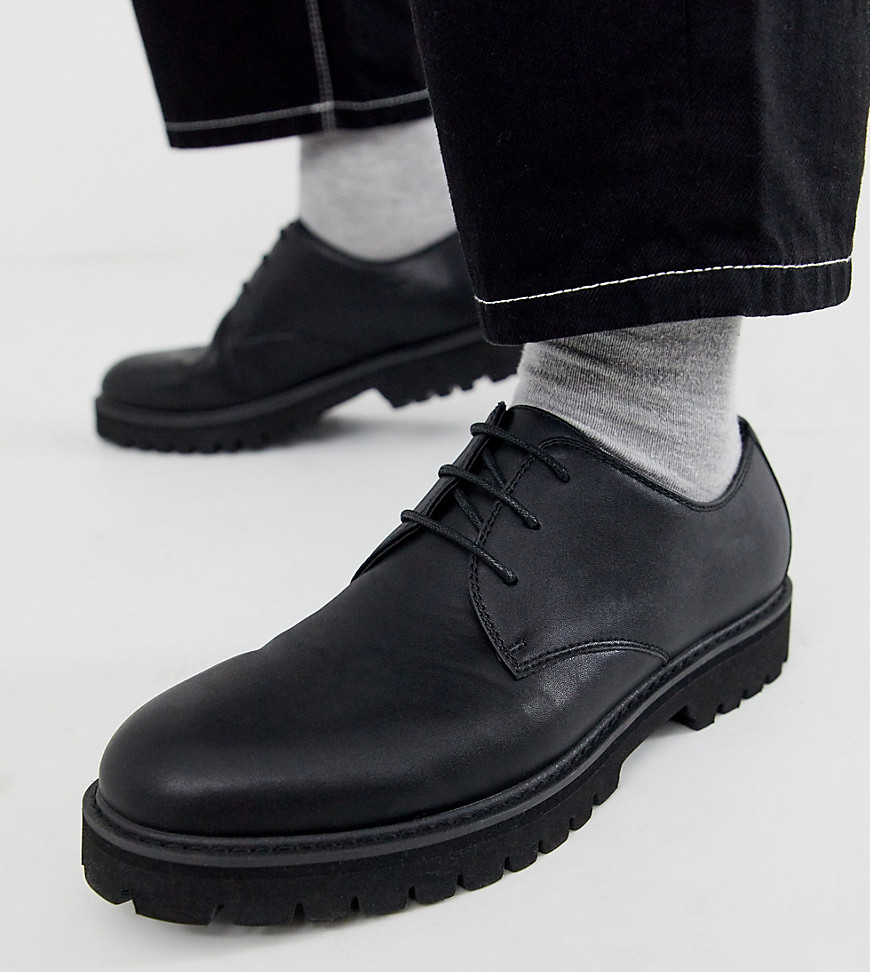 ASOS DESIGN - scarpe derby pianta larga stringate in ecopelle nere con suola nera-nero