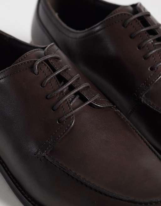 ASOS DESIGN - Scarpe derby stringate in pelle marrone, 3 di 4