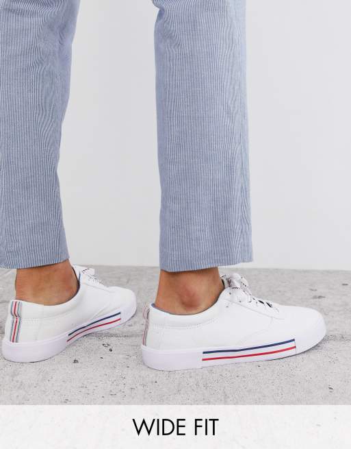 ASOS DESIGN - Scarpe di tela stringate a pianta larga bianche con dettagli blu navy e rosso, 1 di 4