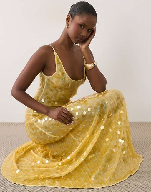 yellow dress with sequins KIANNA MINI This dress is designed in a flattering mermaid silhouette that hugs your figure with grace and glamour Women Prom Dress Yellow Strapless