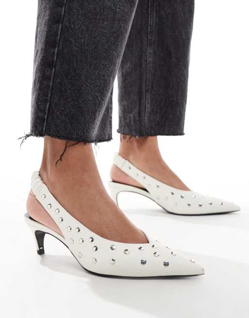ASOS DESIGN – Scene – Białe buty na obcasie kaczuszce z paskiem za piętą i ćwiekami