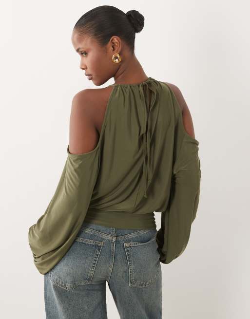 ASOS DESIGN schimmerndes Cold-Shoulder-Blouson-Oberteil mit Ballonärmeln in Khaki, 2 von 4