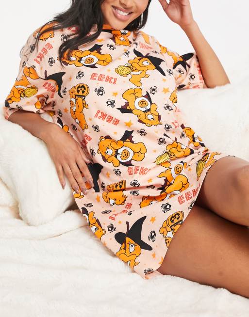 ASOS DESIGN – Schlafshirt in Pfirsich mit Halloween-Glücksbärchis-Print
