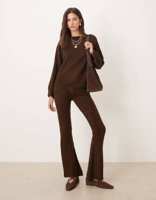 ASOS DESIGN - Schlaghose aus flauschigem Strickstoff in Schokobraun, Kombiteil-Brown