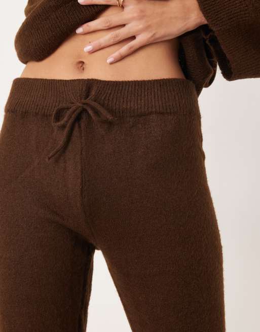 ASOS DESIGN – Schlaghose aus flauschigem Strickstoff in Schokobraun, Kombiteil, 4 von 5