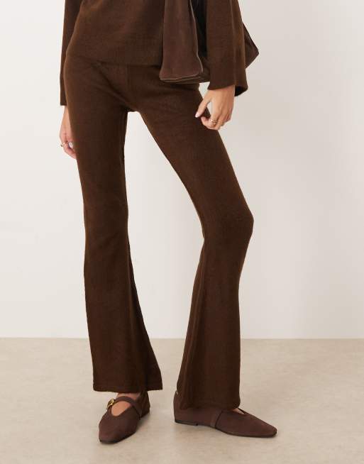 ASOS DESIGN – Schlaghose aus flauschigem Strickstoff in Schokobraun, Kombiteil, 5 von 5