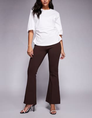 ASOS DESIGN - Schlaghose aus Interlock in Braun-Brown
