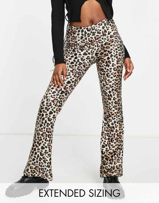 ASOS DESIGN – Schlaghose aus Velours mit Tiermuster 