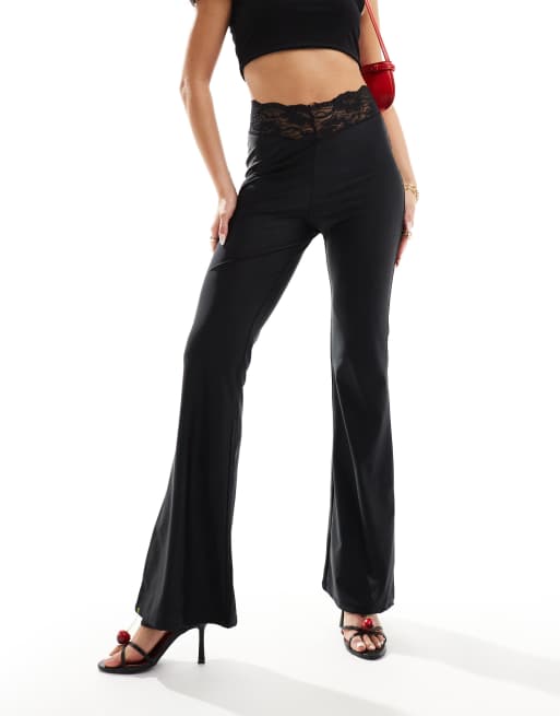 ASOS Design – Schlaghose in Schwarz mit Spitzen-Taille und geraffter Naht hinten