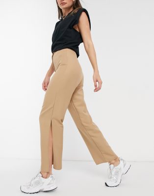 ASOS DESIGN - Schlaghose mit geraden Beinschlitzen in Camel-Neutral