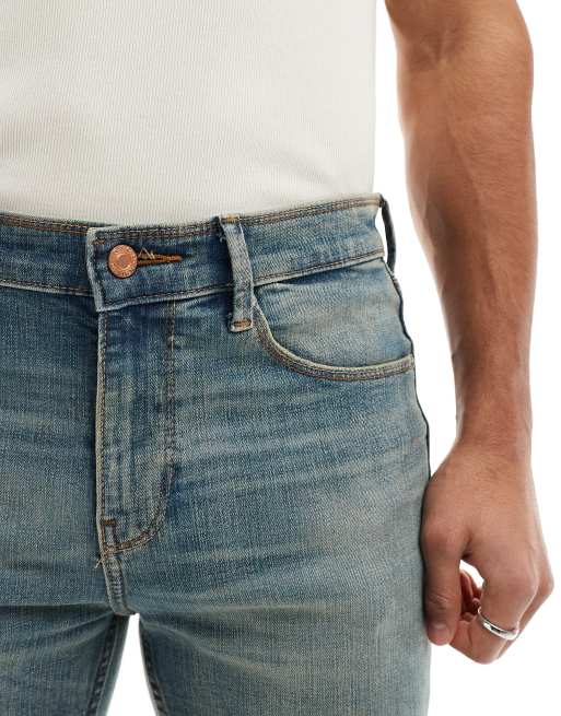 ASOS DESIGN – Schlagjeans in blau getönter Vintage-Waschung mit Knierissen, 5 von 5