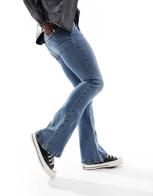 ASOS DESIGN – Schlagjeans in getöntem, verwaschenem Hellblau, 2 von 5
