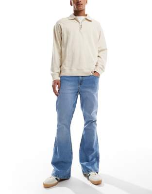 Schlagjeans in hellblauer Waschung Blau 50 Short