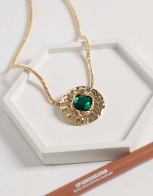 ASOS DESIGN Schlangenkette-Halskette mit gehämmertem Anhänger mit grünem Steindetail in Goldoptik, 2 von 4