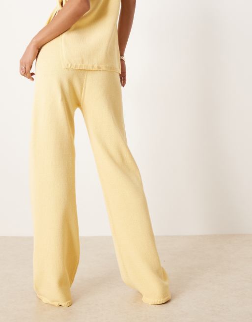 ASOS DESIGN – Schlichte Hose in Buttermilchgelb mit weitem Bein, Kombiteil, 4 von 5