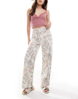 ASOS DESIGN - Schlichte knöchellange Jeans mit weitem Bein, Taschen vorne und Blumenmuster-Bunt