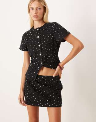 ASOS DESIGN - Schlichter Mikro-Jeansrock mit kleinem Punktmuster-Schwarz