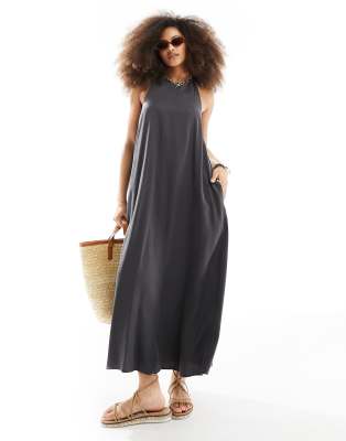 ASOS DESIGN - Schlichtes Maxi-Sommerkleid in Anthrazit mit Neckholder-Grau