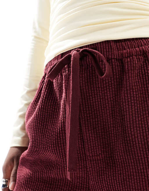ASOS DESIGN – Schlupf-Jeans aus Cord in Burgunderrot mit abgerundetem Beinschnitt, 2 von 5