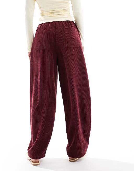 ASOS DESIGN – Schlupf-Jeans aus Cord in Burgunderrot mit abgerundetem Beinschnitt, 4 von 5
