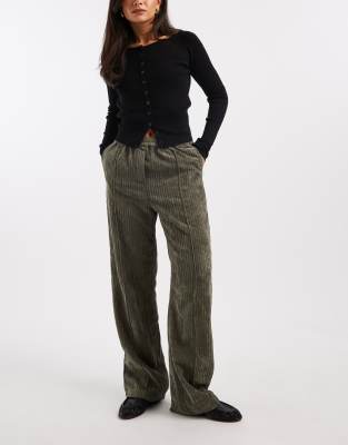 ASOS DESIGN - Schlupfhose aus Cord in Khaki-Grün