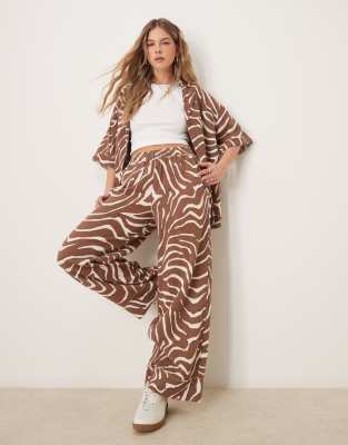 ASOS DESIGN - Schlupfhose aus grob gewebter Baumwolle mit offenem Saum und Zebramuster, Kombiteil-Bunt
