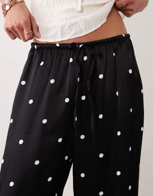 ASOS DESIGN – Schlupfhose aus Satin mit weitem Bein und Polka Dots, 4 von 5