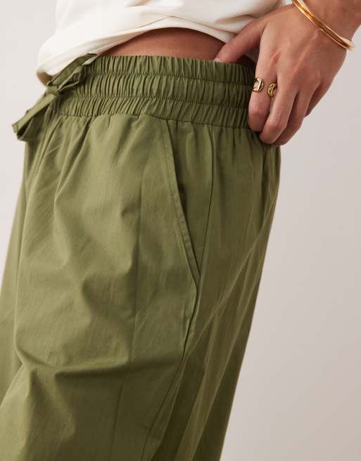 ASOS DESIGN – Schlupfhose in Olivgrün mit Kordelzugbund und weitem Bein, 5 von 5