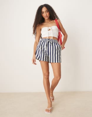 ASOS DESIGN - Schlupfshorts in Leinenoptik mit Streifen in Marineblau-Bunt