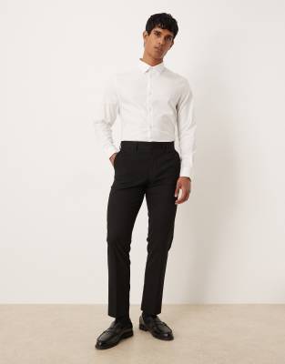 Schmal geschnittene Anzughose in Schwarz Schwarz 48 Short