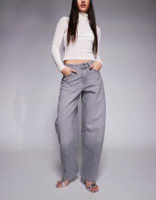 ASOS DESIGN - Schmal geschnittene Barrel-Jeans in Grau mit strassverzierter Vorderseite