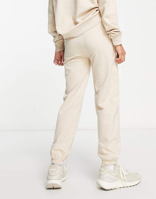 ASOS DESIGN – Schmal geschnittene Basic-Jogginghose in meliertem Hellbeige, 4 von 4