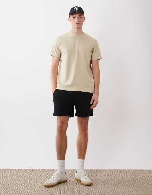 ASOS DESIGN – Schmal geschnittene Basic-Shorts aus Jersey in Schwarz, 2 von 5