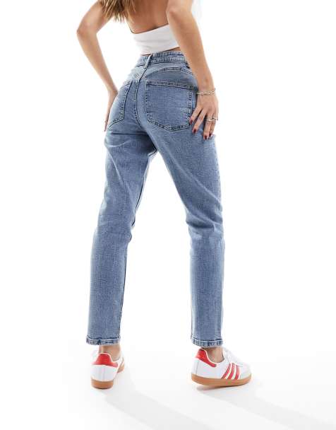 ASOS DESIGN – Schmal geschnittene, bequeme Mom-Jeans in Mittelblau mit figurformendem Effekt - view 1