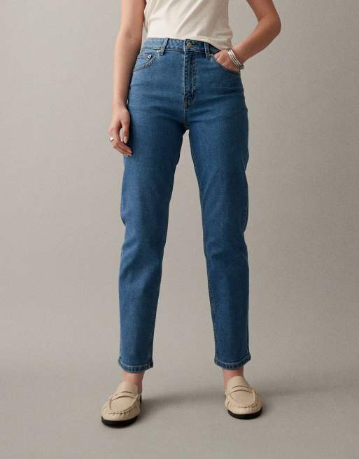 ASOS DESIGN – Schmal geschnittene, bequeme Mom-Jeans in reinem Blau, 4 von 7