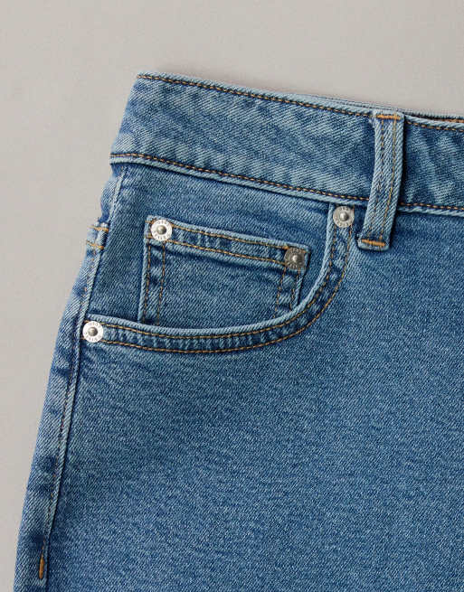ASOS DESIGN – Schmal geschnittene, bequeme Mom-Jeans in reinem Blau, 6 von 7