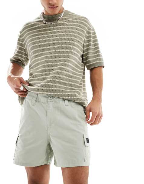 ASOS DESIGN – Schmal geschnittene Cargo-Shorts in Salbeigrün mit Aufnäher - view 1
