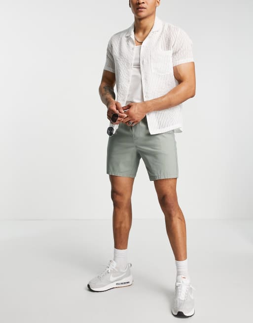ASOS DESIGN Schmal geschnittene Chino Shorts in Hellgrun mit elastischem Bund ASOS