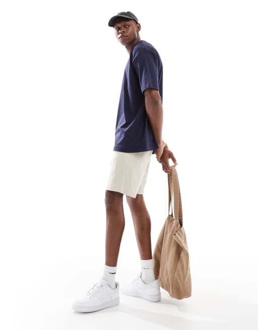 ASOS DESIGN – Schmal geschnittene Chino-Shorts in Steinbeige in regulärer Länge, 3 von 5