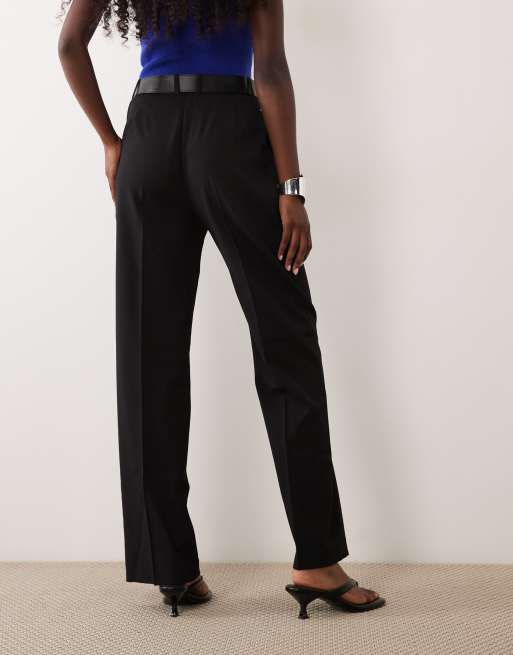 ASOS DESIGN schmal geschnittene, gerade Hose mit Gürtel in Schwarz, 2 von 5