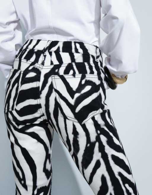 ASOS DESIGN schmal geschnittene Jeans mit Stilettoabsatz und Zebra-Print, 4 von 9