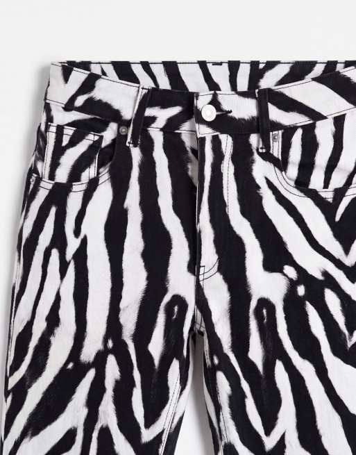 ASOS DESIGN schmal geschnittene Jeans mit Stilettoabsatz und Zebra-Print, 8 von 9