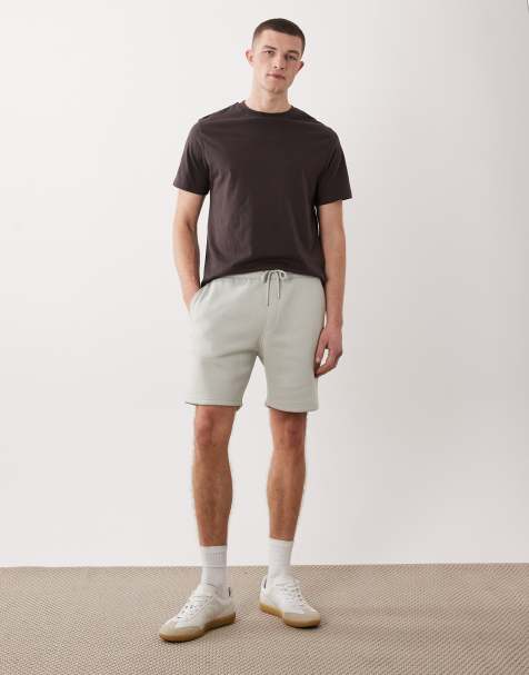 ASOS DESIGN – Schmal geschnittene, mittellange Basic-Shorts aus Jersey in Ecru - view 1