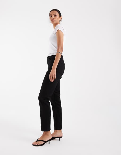 ASOS DESIGN – Schmal geschnittene Mom-Jeans in Schwarz, 3 von 5