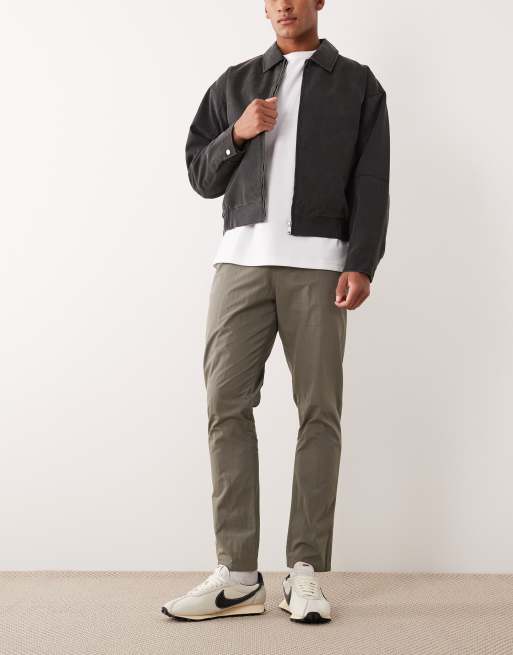 ASOS DESIGN – Schmal geschnittene Schlupfhose aus Funktionsmaterial in Khaki, 2 von 5