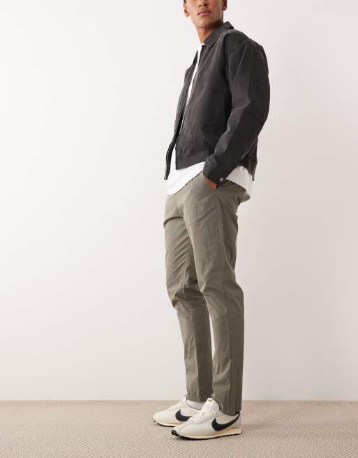ASOS DESIGN – Schmal geschnittene Schlupfhose aus Funktionsmaterial in Khaki, 3 von 5