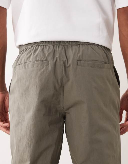 ASOS DESIGN – Schmal geschnittene Schlupfhose aus Funktionsmaterial in Khaki, 5 von 5