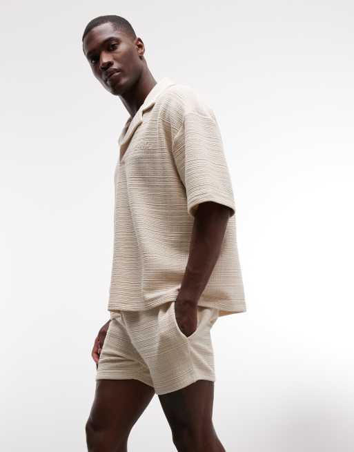 ASOS DESIGN – Schmal geschnittene Shorts aus Jersey in Neutral mit Kreuzschraffur-Struktur, 2 von 5