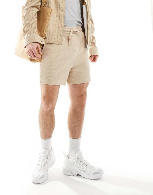 ASOS DESIGN – Schmal geschnittene Shorts in Beige mit Waffelstruktur